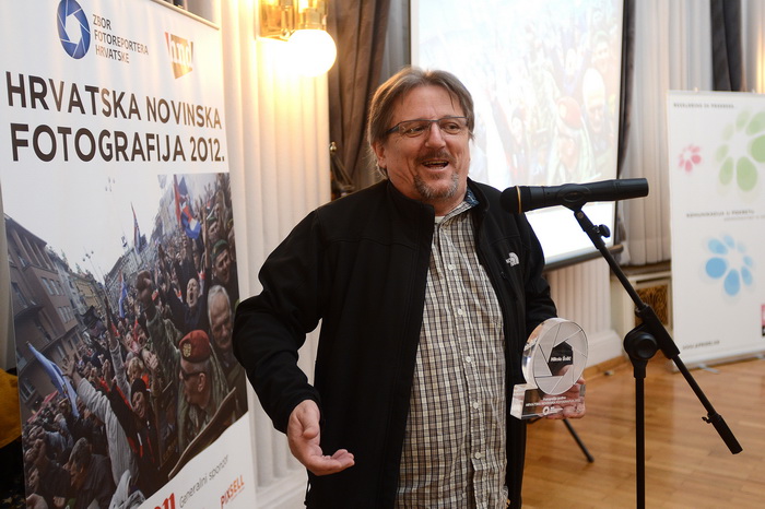 Zagreb, 250313.
Hrvatsko novinarsko drustvo, Perkovceva 2.
U Novinarskom domu odrzana je svecana dodjela nagrada za najbolje hrvatske novinske fotografije.
Zbor fotoreportera Hrvatske izbor najboljih novinskih fotografija organizira vec desetu godinu za r