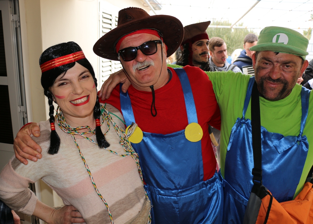 Virske maškare: Nedjelja u znaku zvijezdice Meri, Tota i Tempo Banda