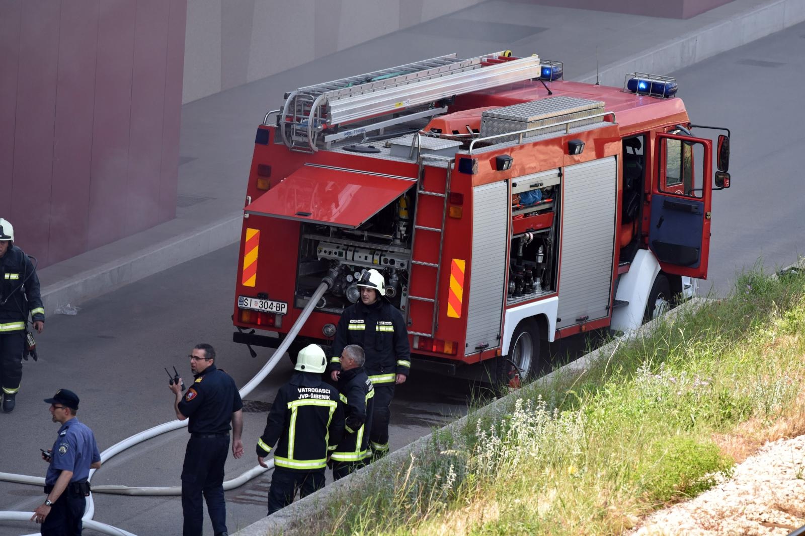 U trgovačkom centru Dalmare u Šibeniku izbila dva požara