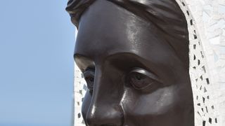 Doneseni i posljedni dijelovi velikoga kipa Gospe od Loreta, glava i kruna Doneseni i posljedni dijelovi velikoga kipa Gospe od Loreta, glava i kruna