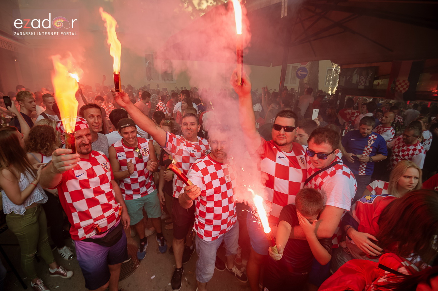 Navijačko ludilo u Zadru za vrijeme i nakon finala Svjetskog prvenstva Navijačko ludilo u Zadru za vrijeme i nakon finala Svjetskog prvenstva