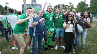 EURO 2016: Fan zona pored Eiffelovog tornja. Photo: Sanjin Strukić/PIXSELL EURO 2016: Fan zona pored Eiffelovog tornja. Photo: Sanjin Strukić/PIXSELL