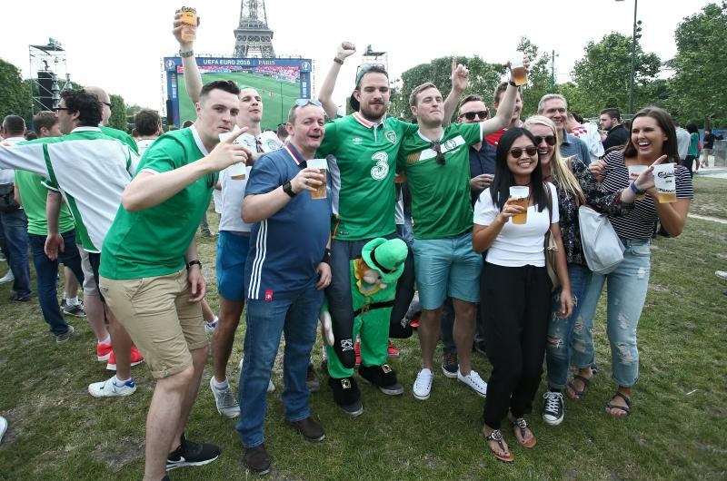 EURO 2016: Fan zona pored Eiffelovog tornja. Photo: Sanjin Strukić/PIXSELL EURO 2016: Fan zona pored Eiffelovog tornja. Photo: Sanjin Strukić/PIXSELL