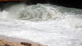 Olujna bura poharala plažu Zrće. Photo: Dalibor Urukalović/PIXSELL