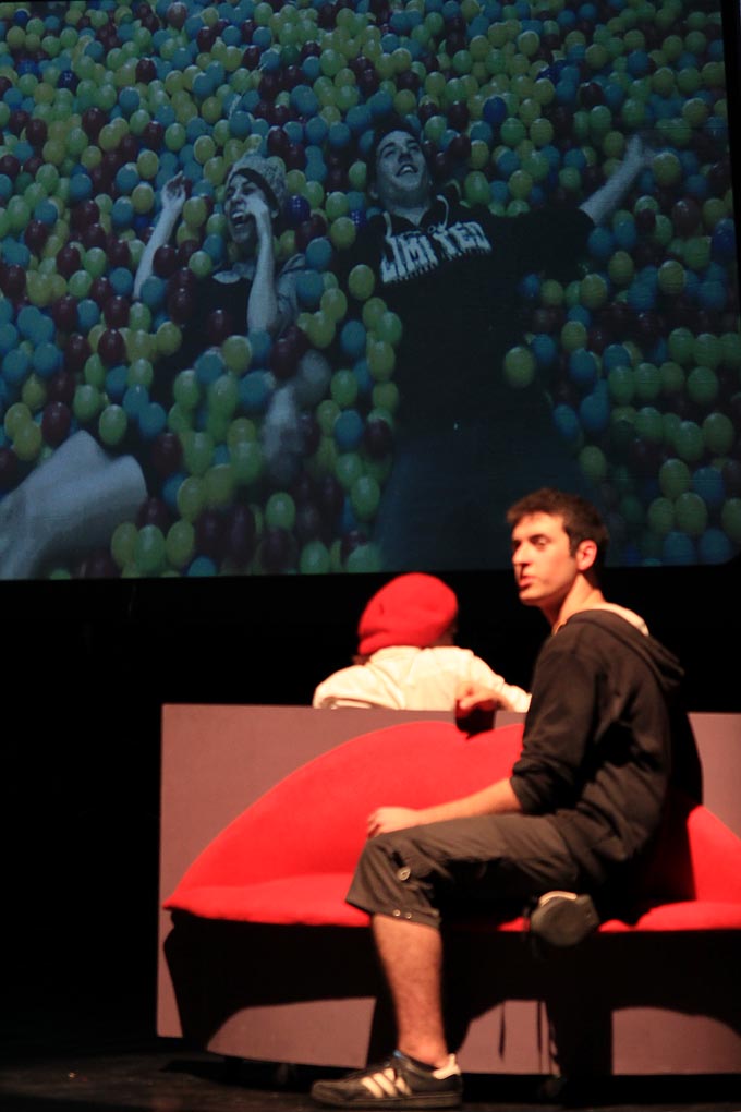 U suradnji HNK Zadar i Kazališne udruge “Igrajmo se” premijerno je izvedena predstava “Sasvim sam popubertetio” u režiji Žane Bumber. foto: Iva Perinčić U suradnji HNK Zadar i Kazališne udruge “Igrajmo se” premijerno je izvedena predstava “Sasvim sam popubertetio” u režiji Žane Bumber. foto: Iva Perinčić