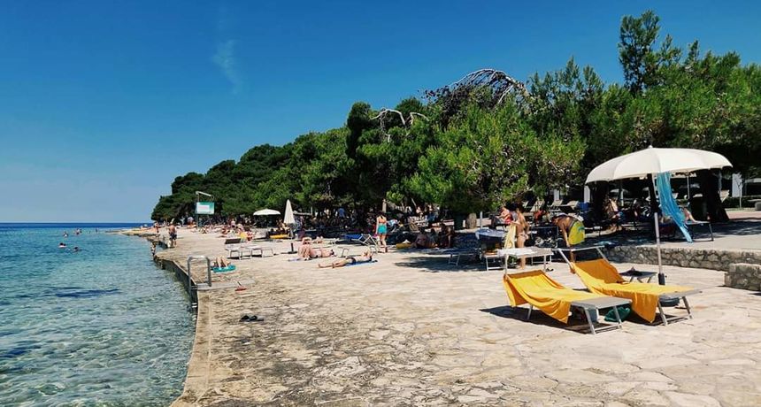 Plaza hotel Pinija turisti turizam ljeto kupanje plaza dhmz vrucina Plaza hotel Pinija turisti turizam ljeto kupanje plaza dhmz vrucina