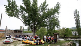 Obrovac, 300411.
6. hrvatska rafting regata Zrmanja 2011. ove godine odrzana je 29. i 30. travnja na rijeci Zrmanji. Organizator regate je Riva rafting centar d.o.o., putnicka agencija iz Obrovca, a suorganizatori su Hrvatski kajakaski savez, Hrvatska tur