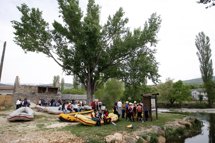 Obrovac, 300411.
6. hrvatska rafting regata Zrmanja 2011. ove godine odrzana je 29. i 30. travnja na rijeci Zrmanji. Organizator regate je Riva rafting centar d.o.o., putnicka agencija iz Obrovca, a suorganizatori su Hrvatski kajakaski savez, Hrvatska tur