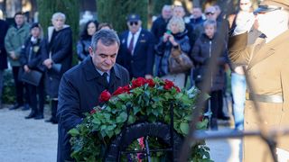 Na Gradskom groblju položeni vijenci povodom obilježavanja 33. obljetnice 72. bojne Vojne policije Na Gradskom groblju položeni vijenci povodom obilježavanja 33. obljetnice 72. bojne Vojne policije