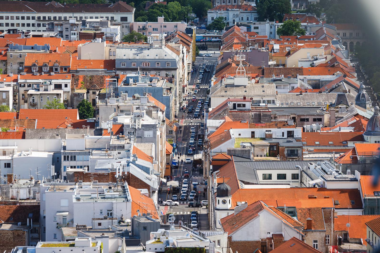 Pogled sa Zagrebačke katedrale na centar grada – Zagreb
