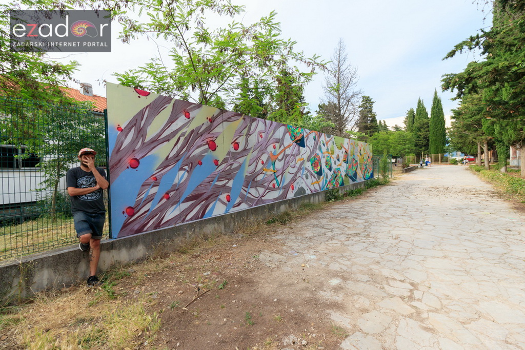 Simboličnim rušenjem zida započeo je urbani festival KvartArt na Voštarnici