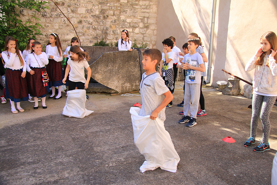OŠ Zadarski otoci: “Igrajmo se igrajmo-igre dida moga”