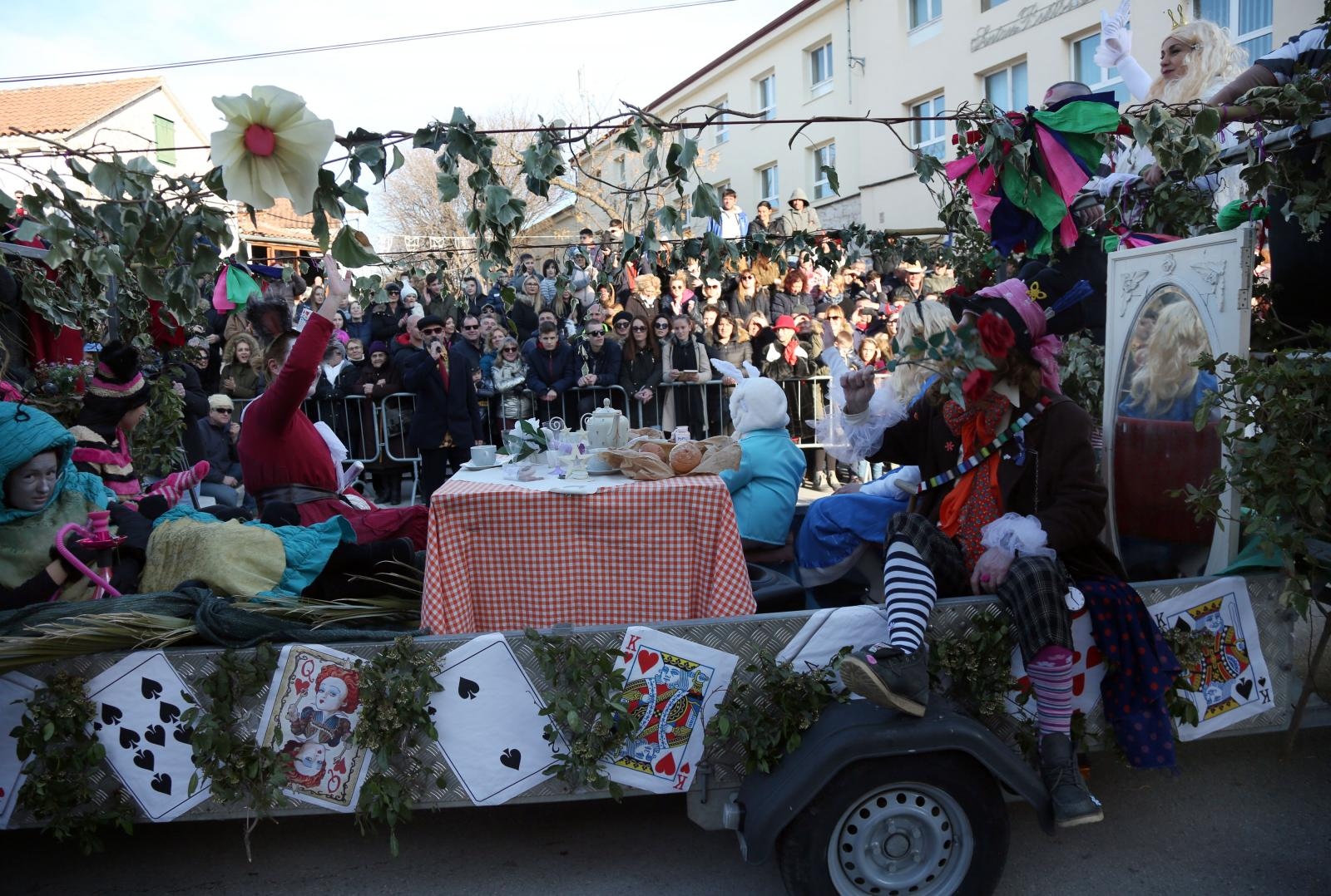 Murter: Maškarana povorka Velike Bake
