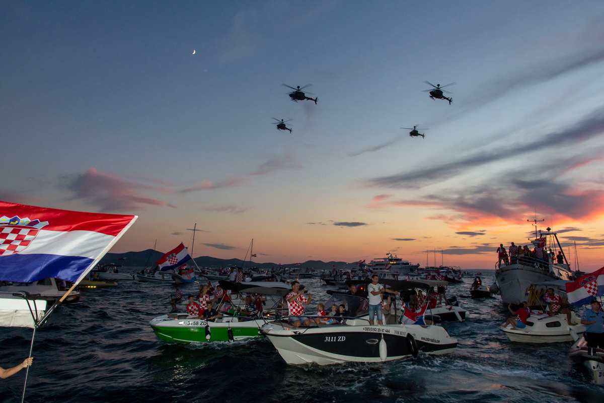 Veličanstven doček četvorice zadarskih Vatrenih od Gradskog mosta do Foruma