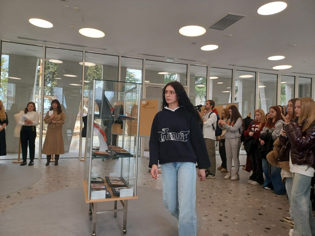 SDPU Zadar modna revija glagoljica