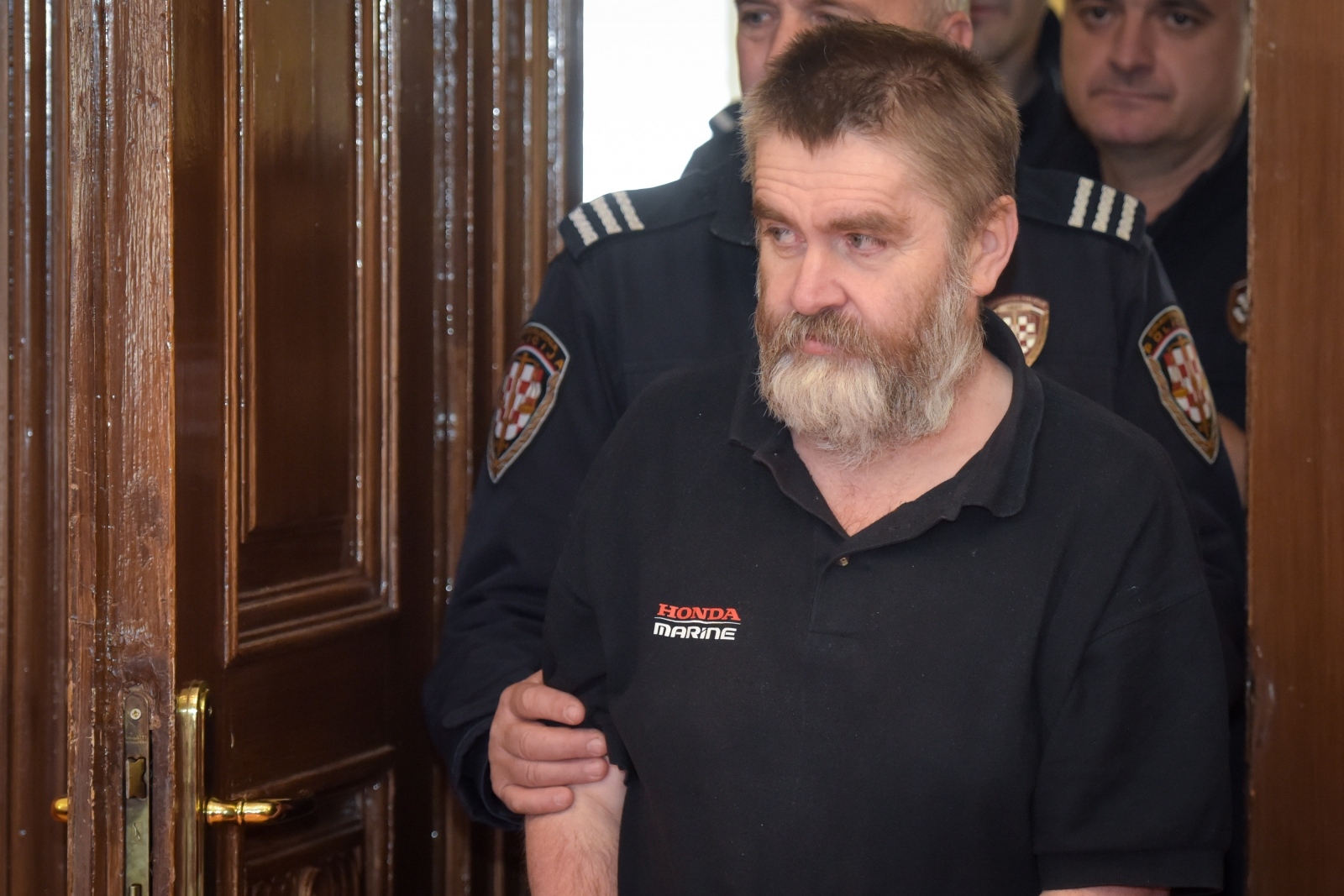 Počelo suđenje Josipu Rođaku koji je bacio četvero djece s balkona Počelo suđenje Josipu Rođaku koji je bacio četvero djece s balkona