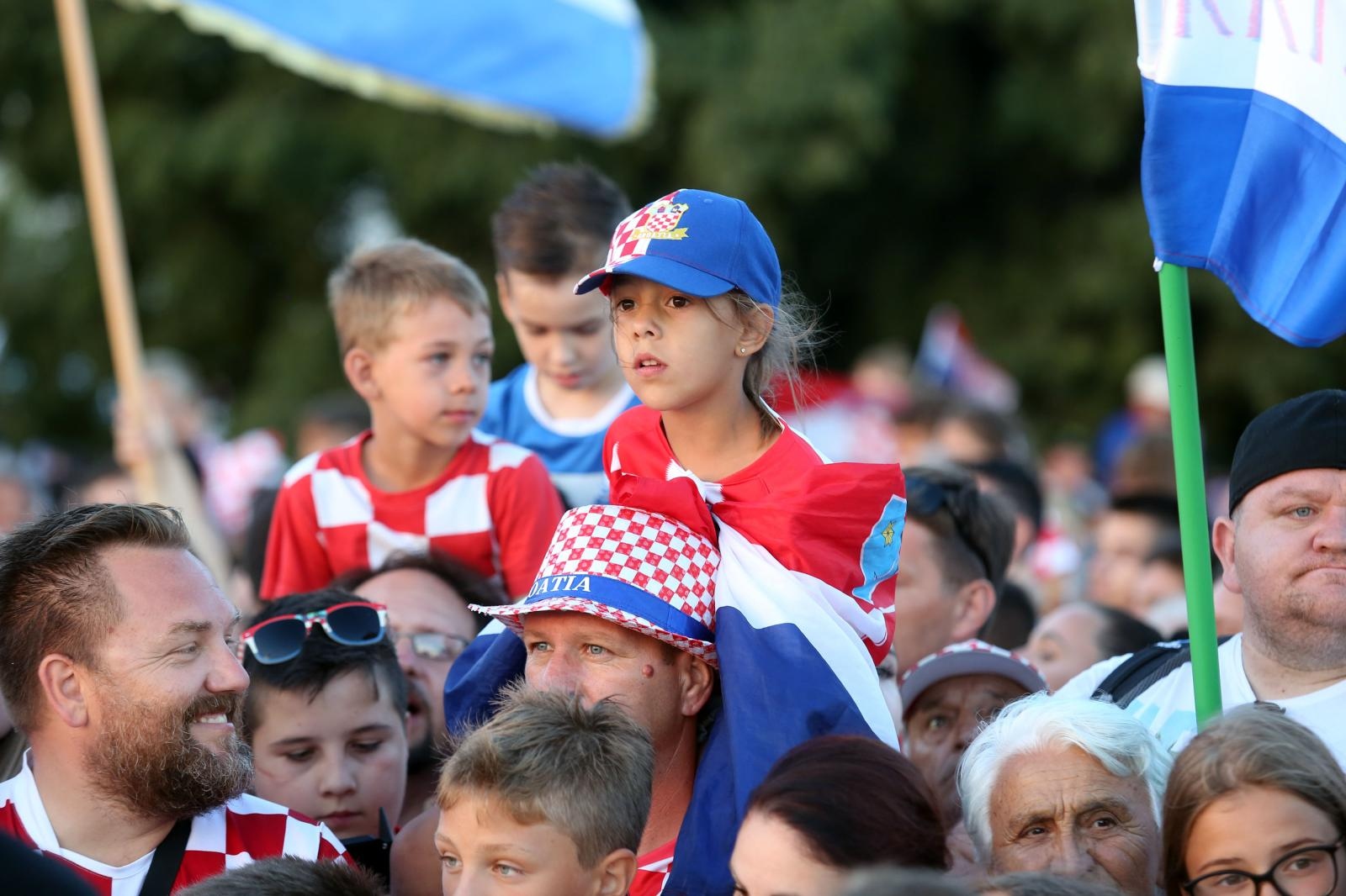 Svečani doček zadarskih Vatrenih: Jedrenjakom Branimir plovili od Gradskog mosta do gata na zadarskoj rivi
