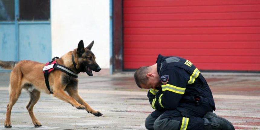 Zadarski vatrogasci prigodno su obiljezili dan svojeg zastitnika Svetog Florijana. Foto: Zeljko Mrsic/PIXSELL Zadarski vatrogasci prigodno su obiljezili dan svojeg zastitnika Svetog Florijana. Foto: Zeljko Mrsic/PIXSELL
