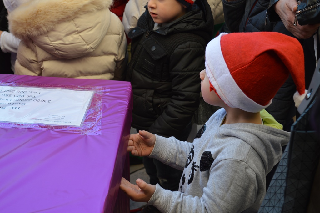 Djed Božićnjak iz Laponije stigao na Forum- poštom!