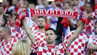 Veseli hrvatski navijači u kockicama ispunili Baltik Arenu u Kalinjingradu Veseli hrvatski navijači u kockicama ispunili Baltik Arenu u Kalinjingradu