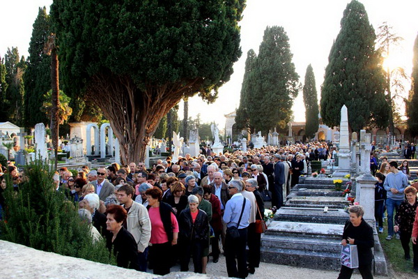 Blagdan Svih svetih na Gradskom groblju Zadar, Foto: Iva Perinčić Blagdan Svih svetih na Gradskom groblju Zadar, Foto: Iva Perinčić