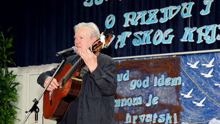 OŠ Smiljevac: Obilježena 50. godina Deklaracije o nazivu i položaju hrvatskoga jezika OŠ Smiljevac: Obilježena 50. godina Deklaracije o nazivu i položaju hrvatskoga jezika