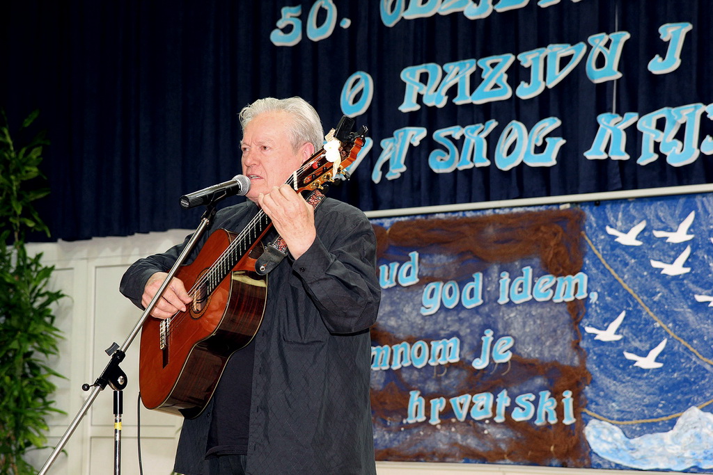 OŠ Smiljevac: Obilježena 50. godina Deklaracije o nazivu i položaju hrvatskoga jezika OŠ Smiljevac: Obilježena 50. godina Deklaracije o nazivu i položaju hrvatskoga jezika