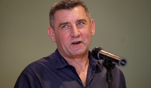 Zadar, 220413. 
Jedrilicarski klub Uskok. 
U Jedrilicarskom klubu Uskok danas je Ivo Mustac urucio priznanje generalu Anti Gotovini koji je tom prigodom i sluzbeno postao clan kluba.
Na fotografiji: Ante Gotovina.
Foto: Jure Miskovic / CROPIX