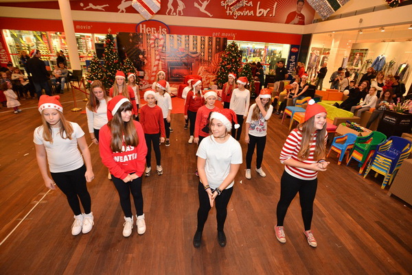 Sveti Nikola u Supernova centru 6. prosinca 2016.  Foto: Iva Perinčić