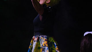 Mještani Bibinja sinoć su uživali u vrhunskom koncertu grupe Colonija na sportskom centru Crljenica Mještani Bibinja sinoć su uživali u vrhunskom koncertu grupe Colonija na sportskom centru Crljenica