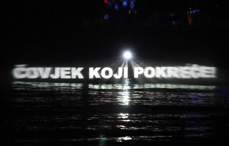 Stipe Petrina započeo je kampanju svjetlosnim spektaklom u Primoštenu