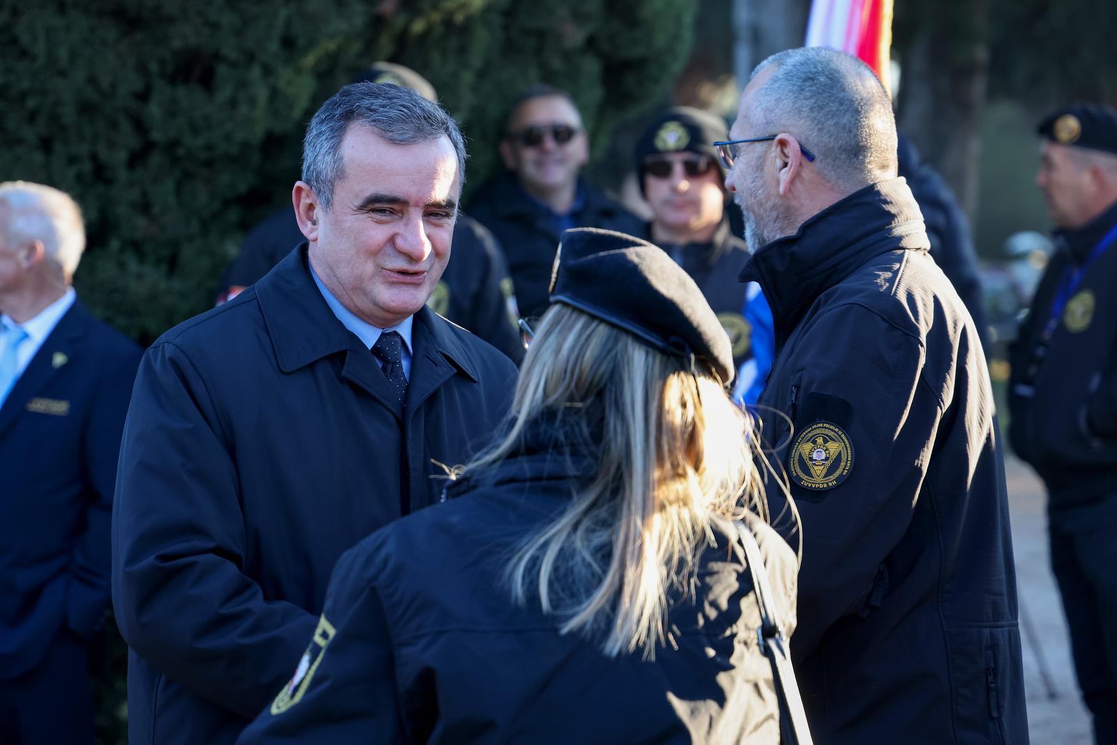 Na Gradskom groblju položeni vijenci povodom obilježavanja 33. obljetnice 72. bojne Vojne policije Na Gradskom groblju položeni vijenci povodom obilježavanja 33. obljetnice 72. bojne Vojne policije