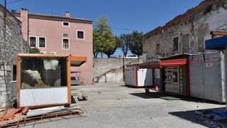 Zadar: Zbog početka radova na izgradnji TIC-a, zakupci javne površine sele na novu lokaciju, foto: Dino Stanin/PIXSELL Zadar: Zbog početka radova na izgradnji TIC-a, zakupci javne površine sele na novu lokaciju, foto: Dino Stanin/PIXSELL