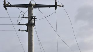 Karlobag: Srušeni stupovi niskonaponske mreže, Foto: Dino Stanin/PIXSELL Karlobag: Srušeni stupovi niskonaponske mreže, Foto: Dino Stanin/PIXSELL