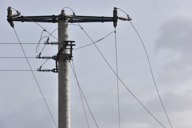 Karlobag: Srušeni stupovi niskonaponske mreže, Foto: Dino Stanin/PIXSELL Karlobag: Srušeni stupovi niskonaponske mreže, Foto: Dino Stanin/PIXSELL