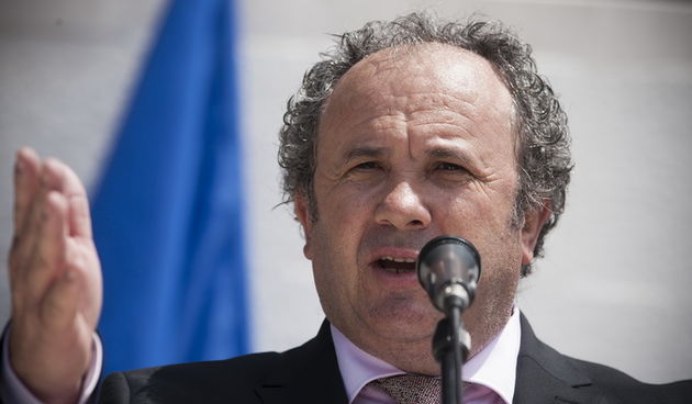 Split,170513.
Na splitskoj rivi gradonacelnik Zeljko Kerum otkrio je spomenik prvom hrvatskom predsjedniku dr. Franji Tudjmanu. 
Na slici: Zeljko Kerum.
Foto: Ante Cizmic / CROPIX