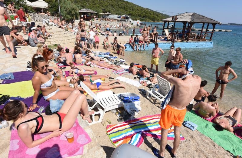 Tisno: Posjetitelji uživali drugog dana Garden festivala, Photo: Hrvoje Jelavic/PIXSELL