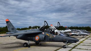 Tri francuska vojna aviona Dassault Alphajet u posjeti bazi Zemunik