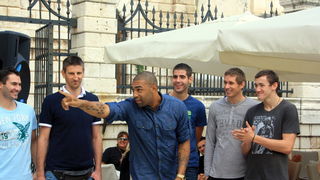 Narodni trg: Predstavljene košarakašice i košarkaši Zadra. foto: Mladen Malik