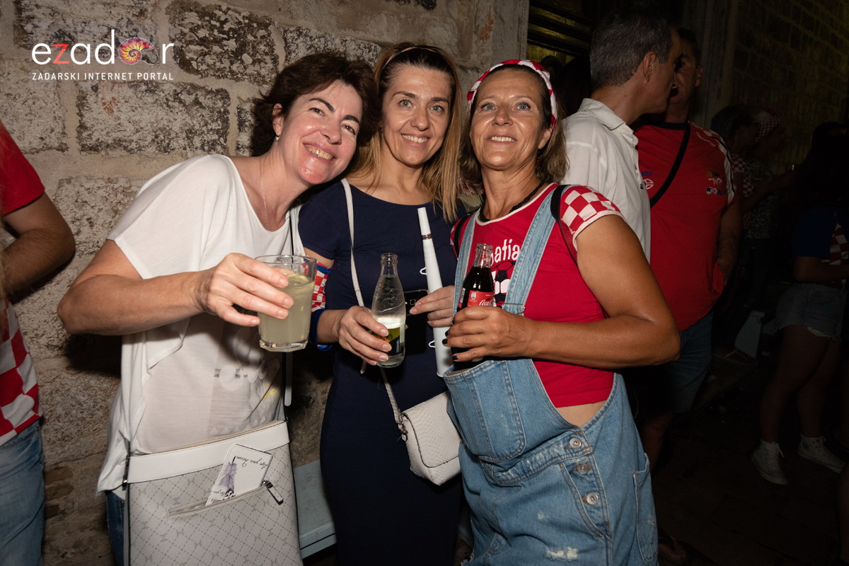 Čudesna noć: Velika fešta ulicama Zadra nakon plasmana Vatrenih u finale SP Čudesna noć: Velika fešta ulicama Zadra nakon plasmana Vatrenih u finale SP