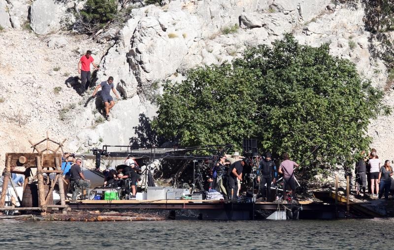 Film o cuvenom indijanskom poglavici Winnetou snima se na lokaciji nacionalnog parka Krka, gdje je prije vise od 50 godina snimana i prva verzija istoimenog filma. Film o cuvenom indijanskom poglavici Winnetou snima se na lokaciji nacionalnog parka Krka, gdje je prije vise od 50 godina snimana i prva verzija istoimenog filma.