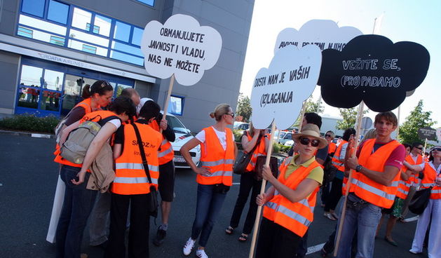 Zagreb, 090710.
Jutros je zapoceo strajk kabinskog osoblja Croatia Airlines, zbog strajka mnogi letovi Croatia Airlinesa su otkazani.
Foto: Davor Pongracic / Cropix