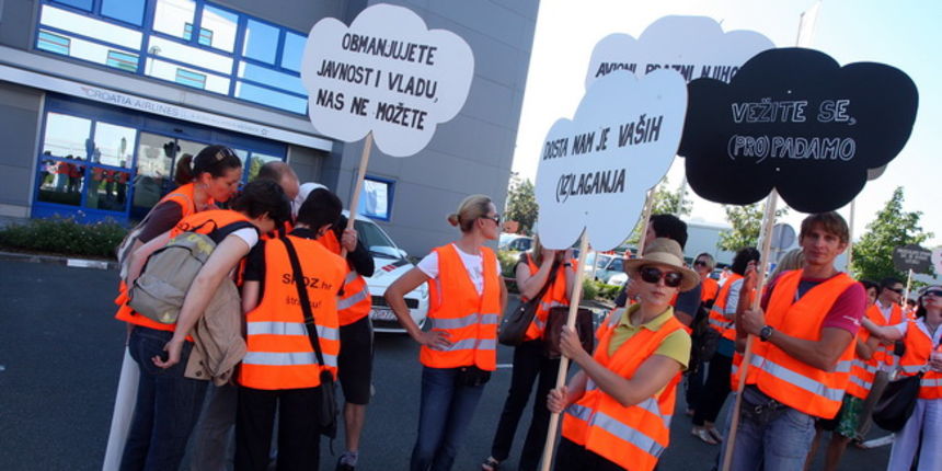 Zagreb, 090710.
Jutros je zapoceo strajk kabinskog osoblja Croatia Airlines, zbog strajka mnogi letovi Croatia Airlinesa su otkazani.
Foto: Davor Pongracic / Cropix
