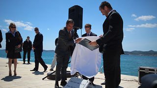 Svečanost polaganja J. Y. Costeau memorijalne ploče na Morskim orguljama