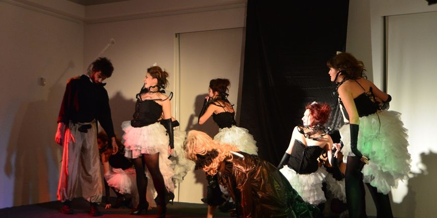 Dragon teatar premijerom predstave “Kraljevo” proslavio svoj peti rođendan Dragon teatar premijerom predstave “Kraljevo” proslavio svoj peti rođendan