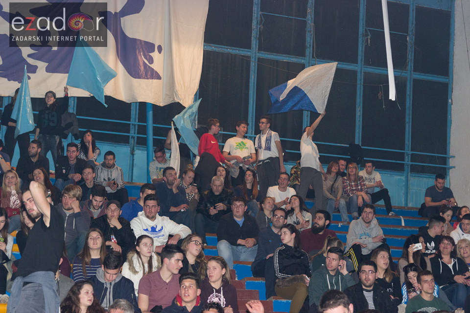 Humanitarno gledanje utakmice Zadar-Cibona (85-84) u Jazinama Humanitarno gledanje utakmice Zadar-Cibona (85-84) u Jazinama