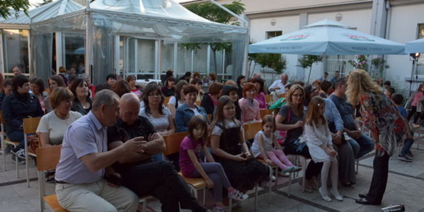 Gradska knjižnica Zadar: Doris Karamatić “Stand Down Harp”, Foto: Lucija Juravić Gradska knjižnica Zadar: Doris Karamatić “Stand Down Harp”, Foto: Lucija Juravić