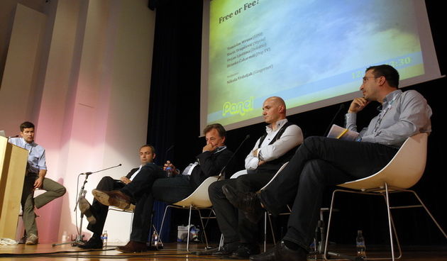 Rovinj, 230911.
4. Weekend Media Festival. Festival se odrzava u staroj tvornici TDR-a u sredistu Rovinja, a osim dobre zabave, donosi brojna zanimljiva predavanja, panele i radionice koja  se istovremeno odrzavaju u cak tri dvorane.  Na slici je panel di
