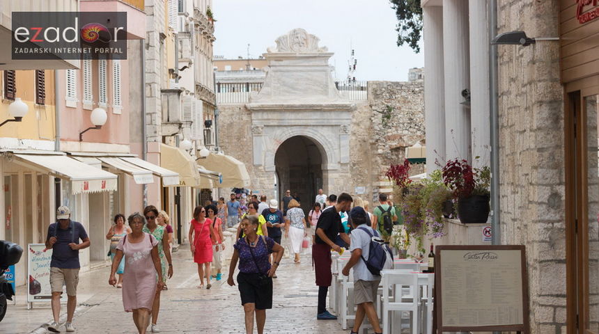 Đir po gradu 28. kolovoza 2017. Kopnena vrata sv. Krševana