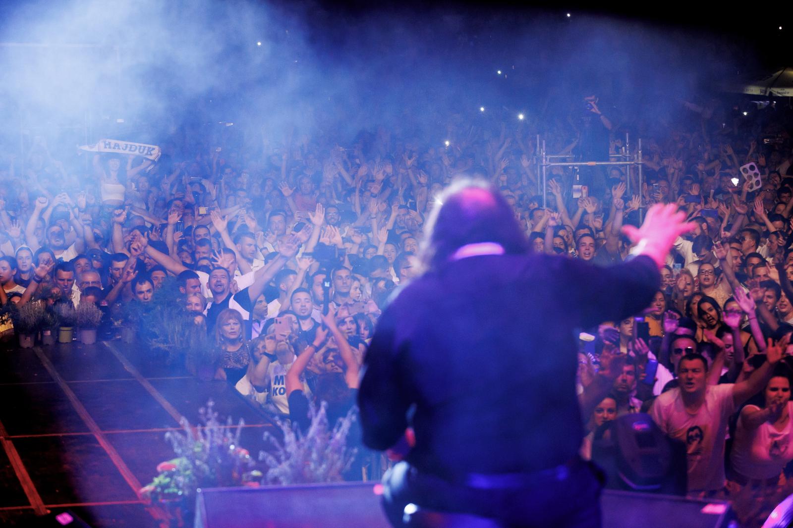 Mišo Kovač i prijatelji na Starom placu u Splitu Mišo Kovač i prijatelji na Starom placu u Splitu